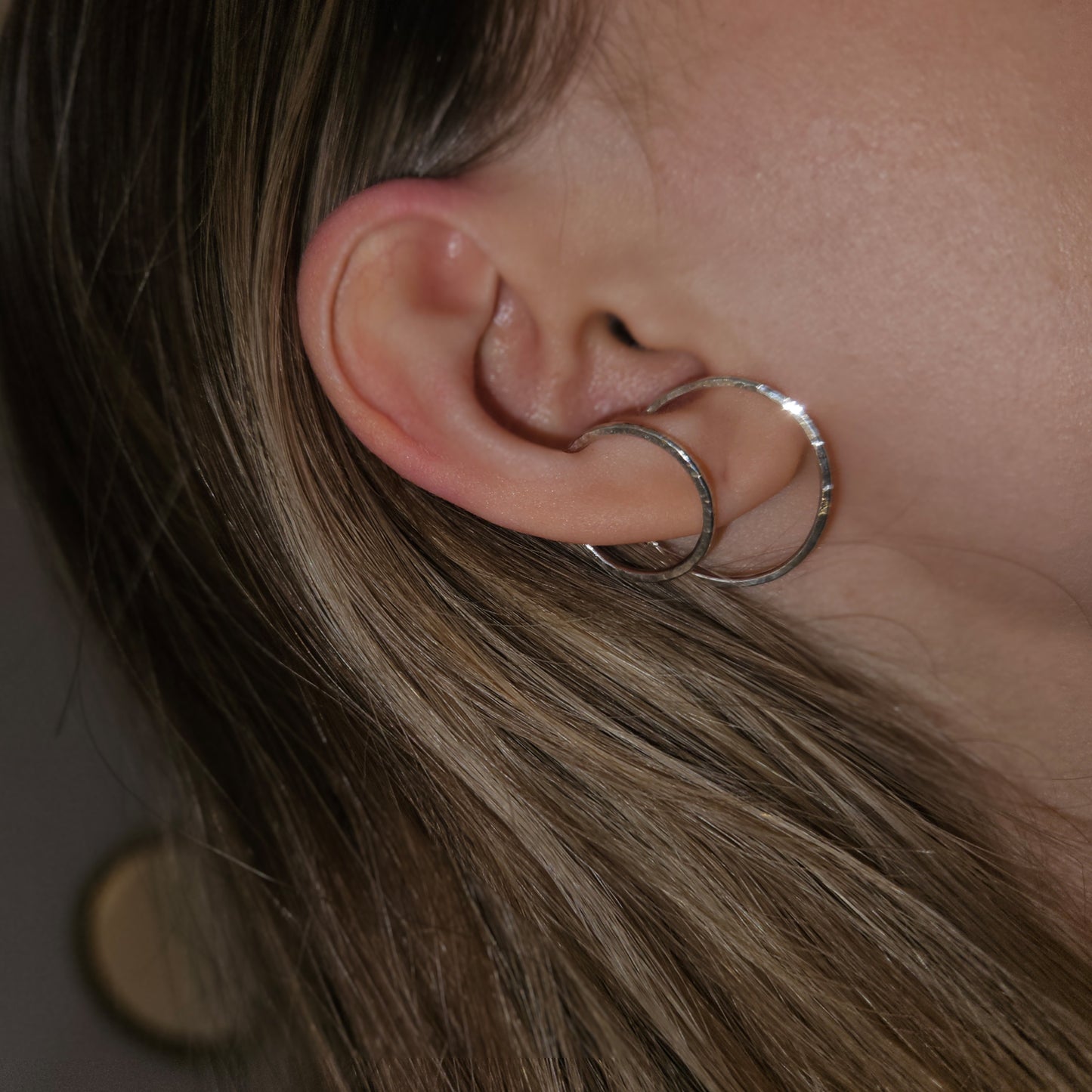 Hammered earcuff